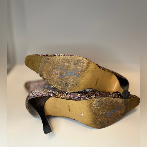 CLEARANCE Anne Michelle Kerber Bootie Size 7 Paisley print gold embellishment. - Picture 6 of 6